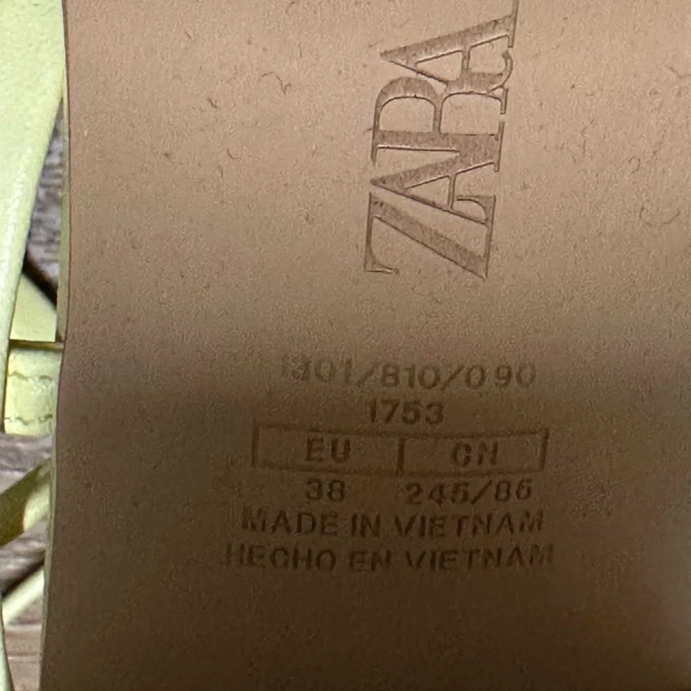 ZARA Block Heel Sandal - Picture 12 of 12